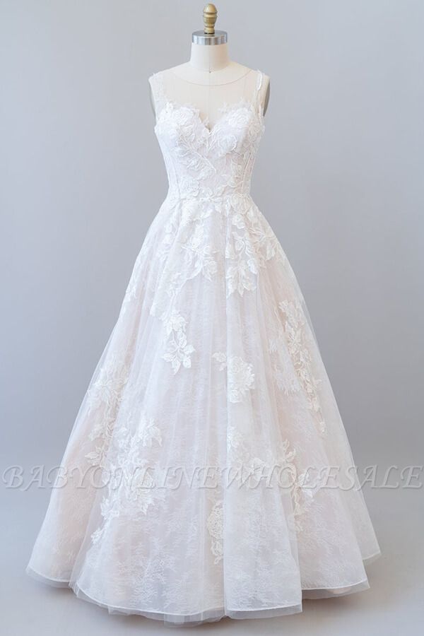 Vestido de noiva branco com corte em A e renda princesa
