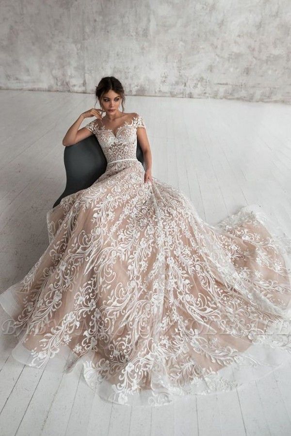 Шикарное тонкое свадебное платье трапециевидной формы с открытыми плечами и цветочным узором