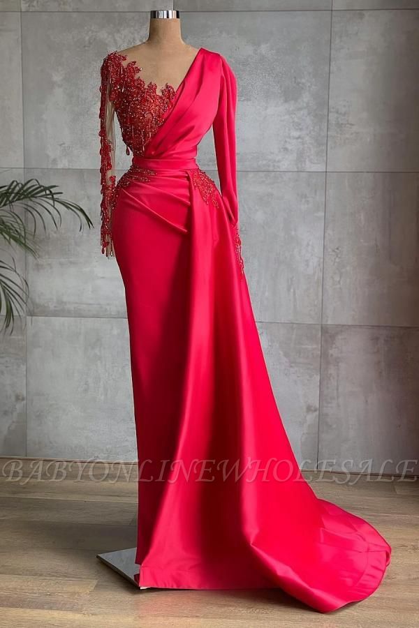 Encantador vestido de noche de sirena de un hombro rojo con capa lateral