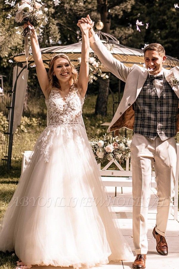 Gorgeous V-Neck Sleeveless A-Line Lace Wedding Dress With Chapel Train