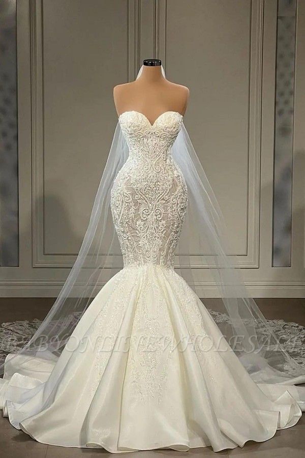 White sweetheart mermaid wedding dress with tulle shawl