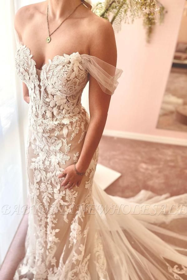 Elegant Off-the-shoulder Ivory Sweetheart Lace Appliques Wedding Dress