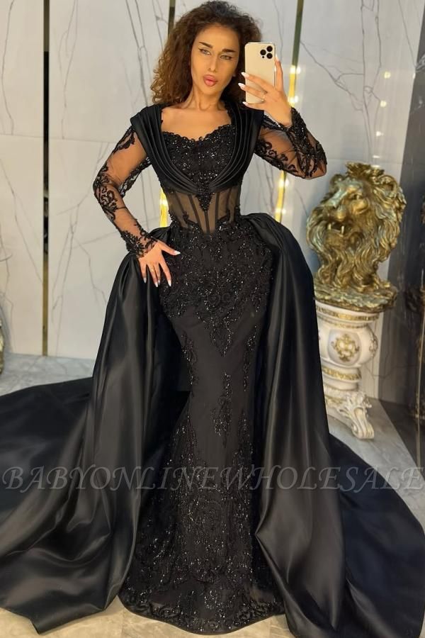 Lindos vestidos de baile de renda com apliques de coração e manga comprida