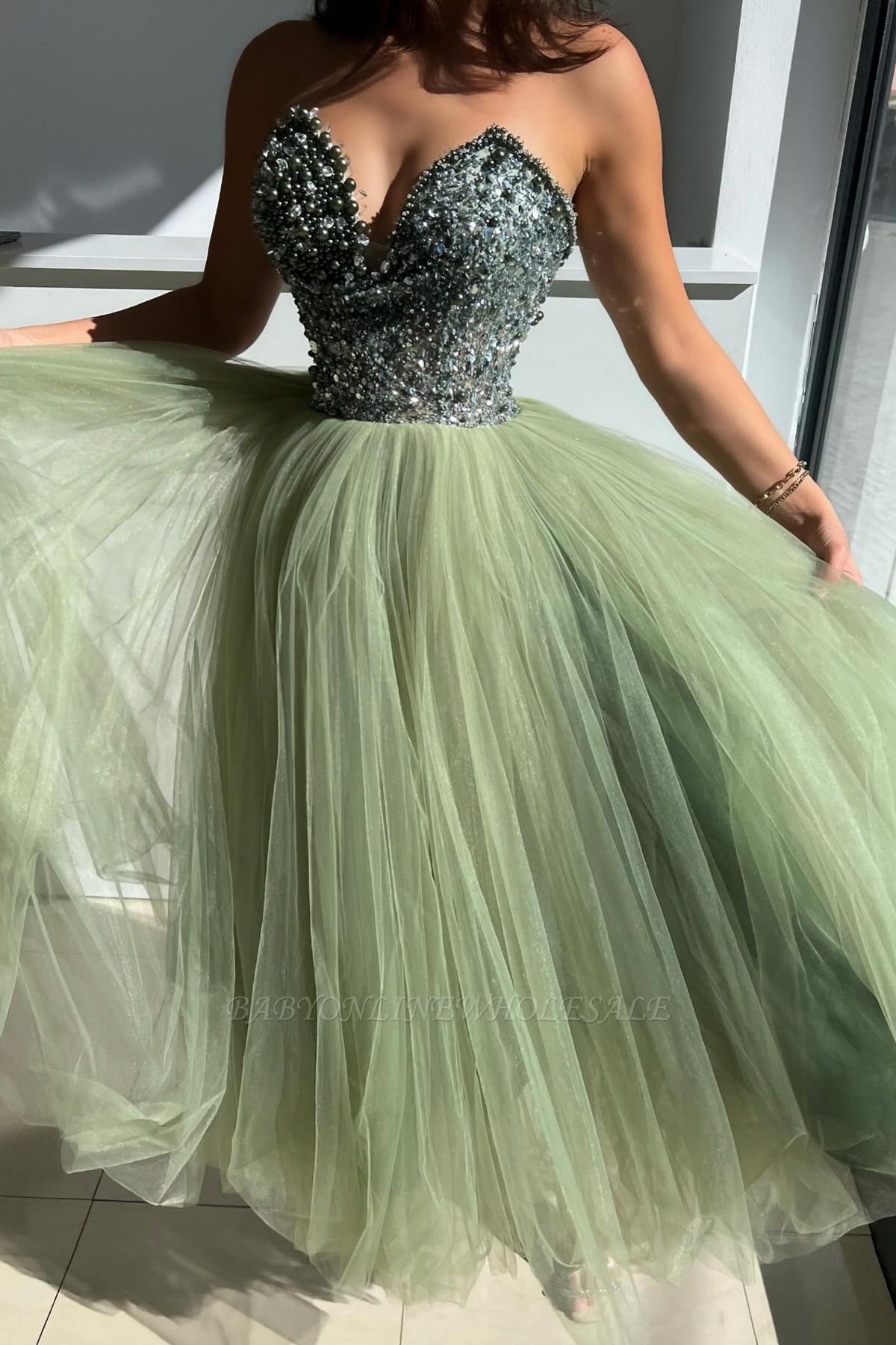 Vestidos de fiesta de corte A con escote en forma de corazón, sin tirantes, de tul y cuentas