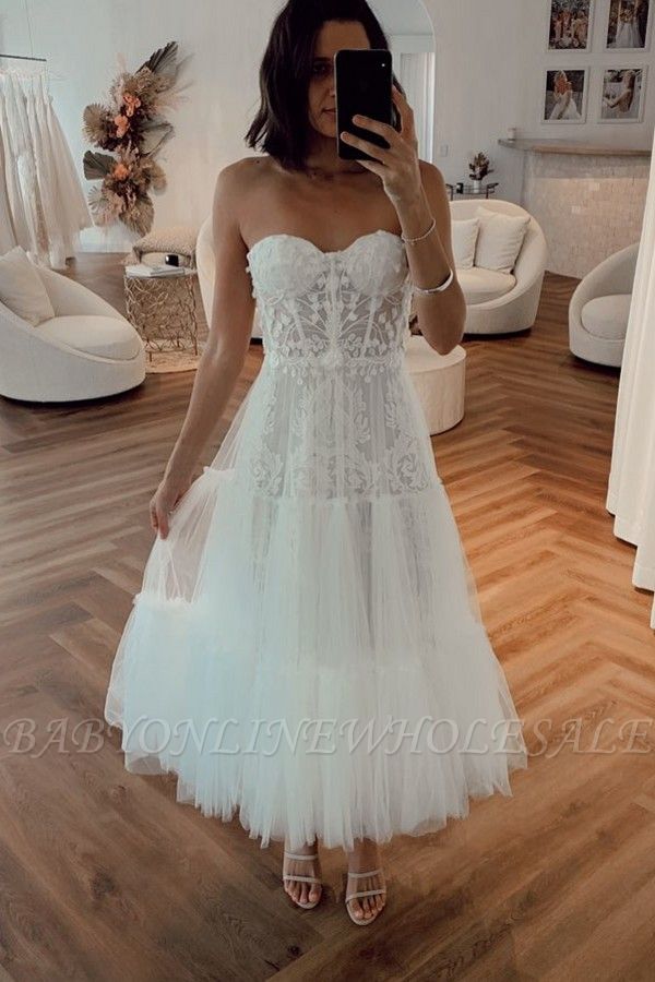 Vestido de noiva vintage branco sem alças curto em tule