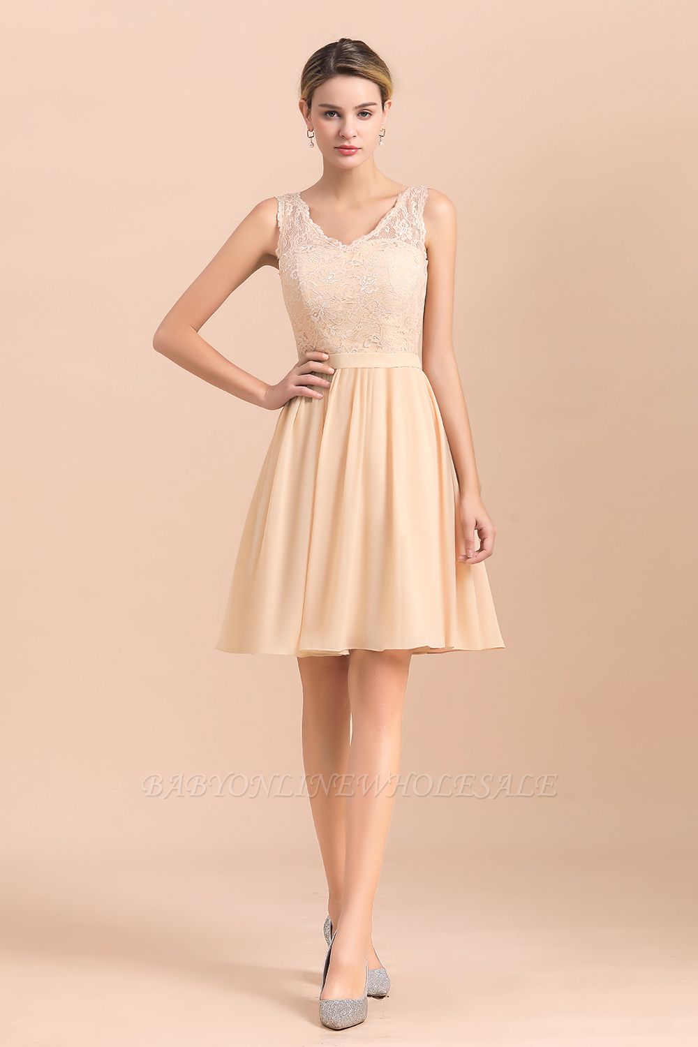 Cute Sleeveless Lace Knee Length Wedding Party Dress