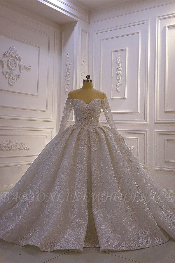 فستان زفاف فاخر بأكمام طويلة دانتيل ثلاثي الأبعاد على شكل قلب