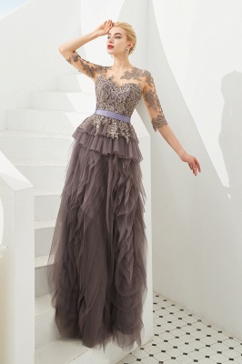 Modesto vestido gris de manga larga para la madre de la novia con volantes sueltos | Elegante vestido de noche con cuello de ilusión_8