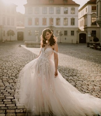 فستان زفاف رومانسي من التول بدون أكتاف للعروس_2