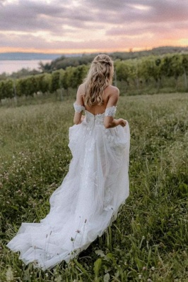 Элегантное свадебное платье из тюля с цветочным кружевом и открытыми плечами_4