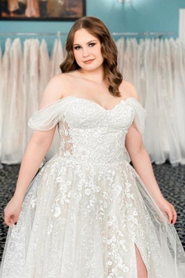 Элегантное свадебное платье силуэта «русалка» с открытыми плечами_3