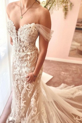Элегантное свадебное платье цвета слоновой кости с открытыми плечами и кружевной аппликацией_1