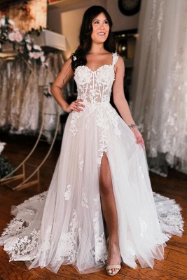 Кружевное свадебное платье А-силуэта с открытыми плечами и высоким разрезом_2