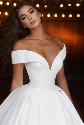 Vestidos de novia con vestido de bola hinchado blanco de un hombro_3