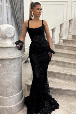 Schwarzes, schlichtes Abendkleid aus Satin mit eckigem Ausschnitt