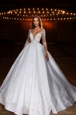 Robe de mariée blanche à manches longues et col en V