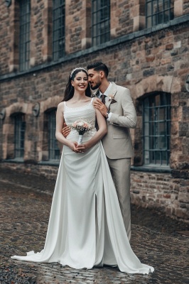 Vestidos de noiva longos com alças finas brancas e detalhes em pérolas e cetim_10
