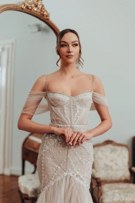 Elegantes, herzförmiges, elfenbeinfarbenes, langes Brautkleid mit Spitze und Meerjungfrau-Blumenmuster und Kristallverzierung_2
