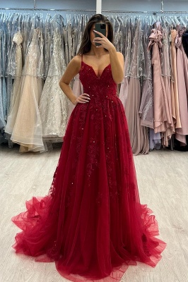 Robe de bal trapèze en tulle avec bretelles spaghetti et col en V et appliques en dentelle