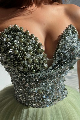 Robe de bal trapèze en tulle et perles, sans bretelles et décolleté en cœur_3