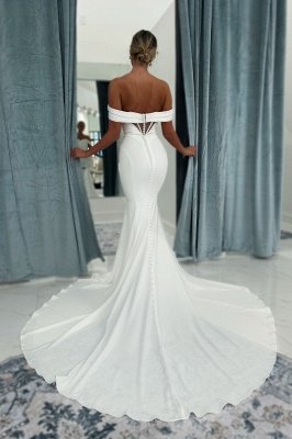 Elegantes vestidos de noiva estilo sereia com ombros de fora e franzidos até o chão_2