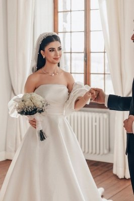 Elegante trägerlose, schulterfreie A-Linien-Brautkleider aus Satin_5