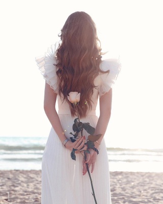 Vestido de noiva de praia com babados em chiffon branco com decote em V_7